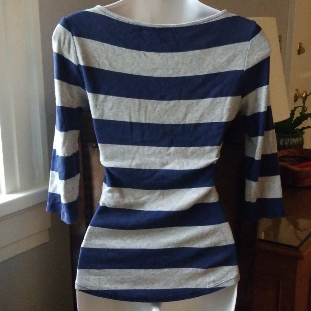 Express 3/4 Sleeve Top - Picture 3 of 5